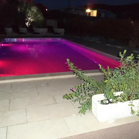 Mario - With Pool شقة